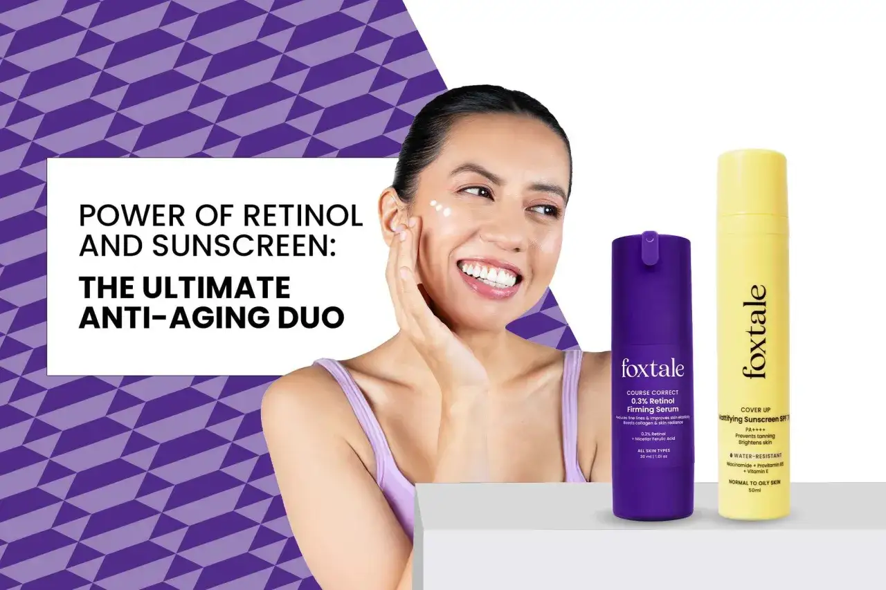 Uśmiechnięta kobieta z kroplami serum na policzku. Obok produkty: serum z retinolem i krem z filtrem słońce.