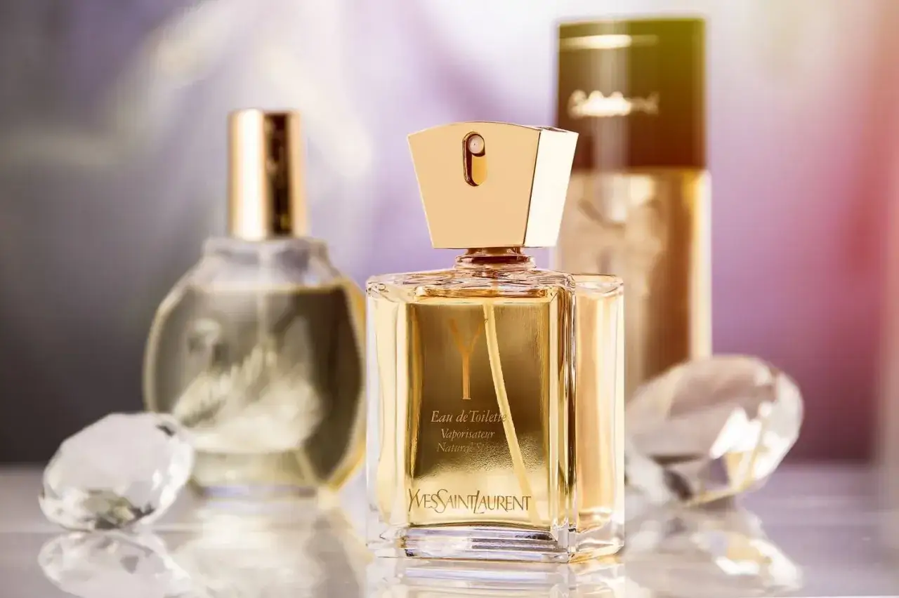 Eleganckie perfumy na prezent, kt&oacute;re rozbudzają zmysły. Czy wiesz, że niekt&oacute;re przesądy m&oacute;wią, że obdarowanie kogoś flakonem może przynieść pecha?