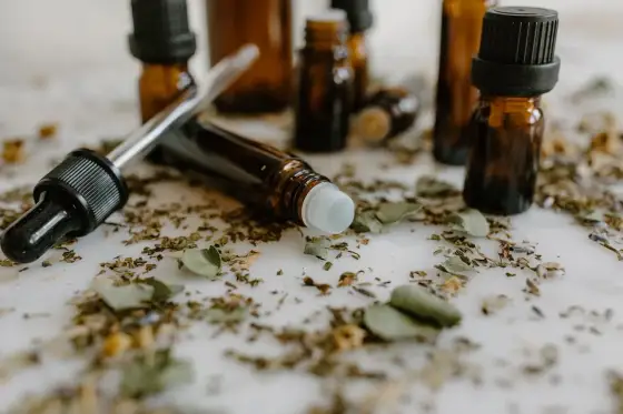 EDP, EDT, Parfum - Co oznaczają i jak wybrać trwały zapach?